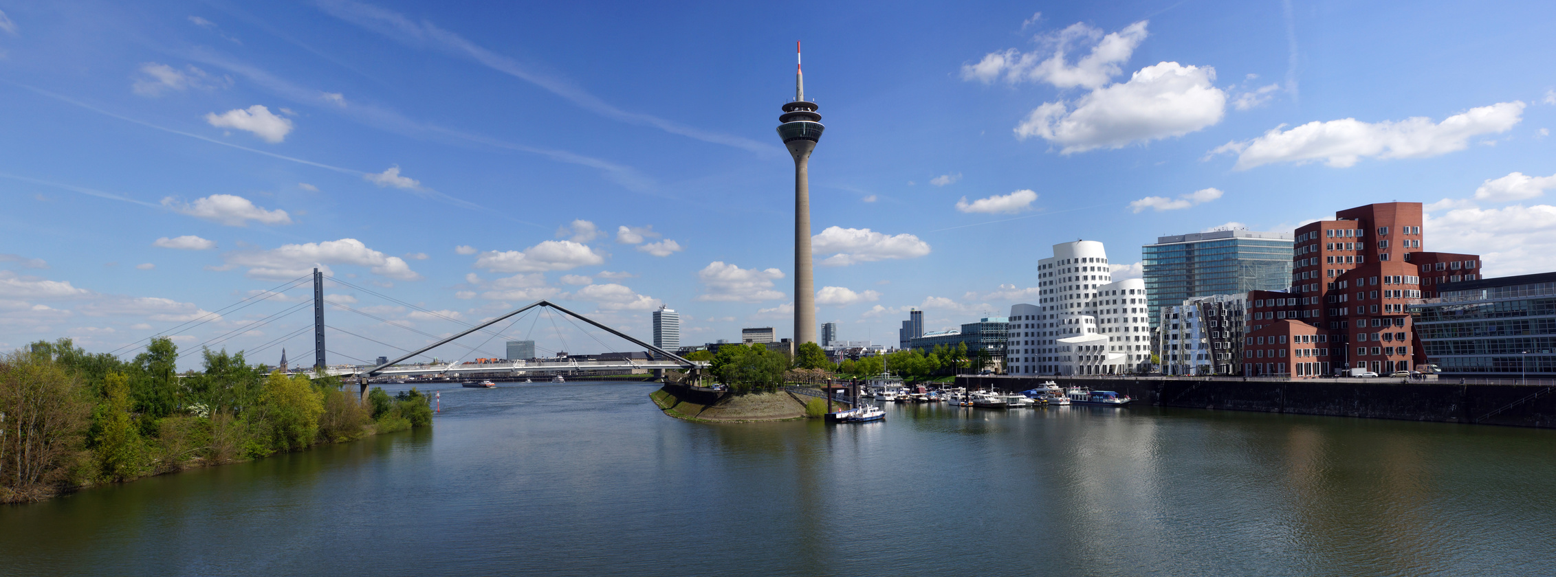 Gehry-Bauten im Medienhafen Düsseldorf